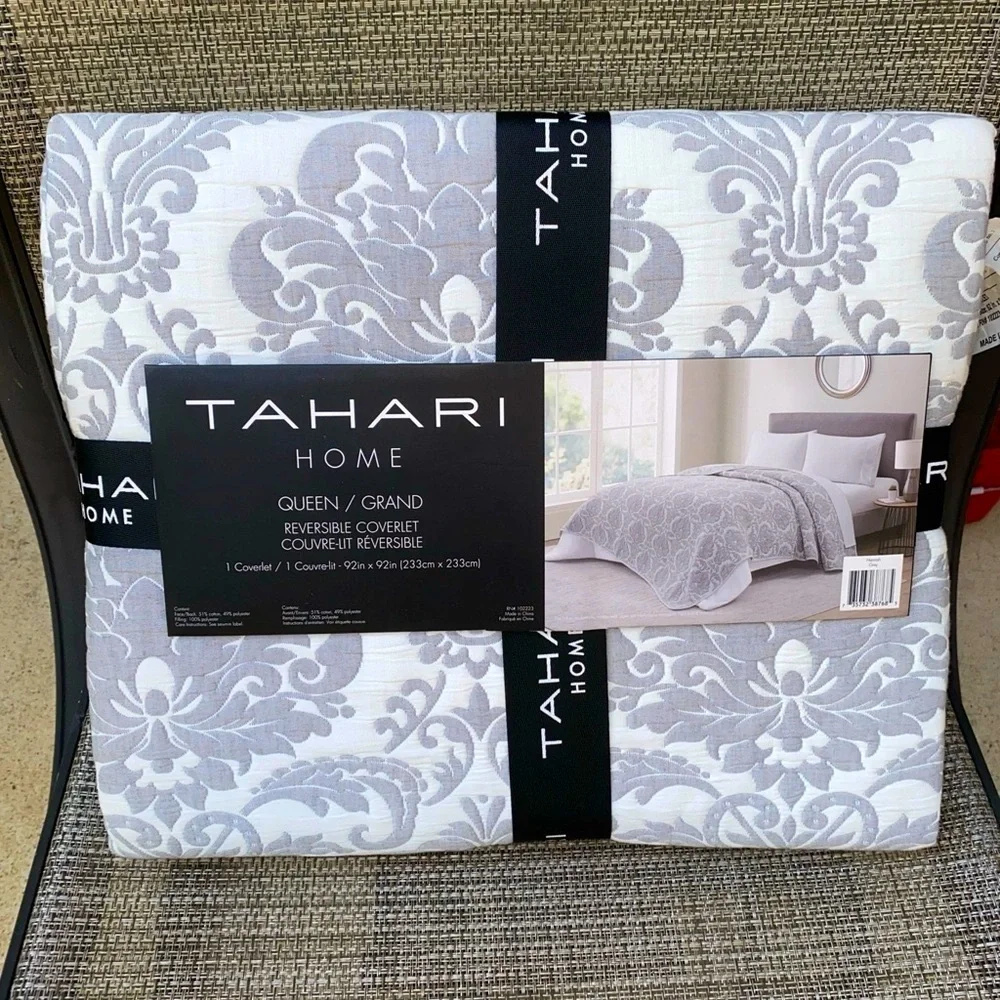 Tahari Hannah Matelasse Gray White Damask Reversible QUEEN Coverlet Quilt 92x92